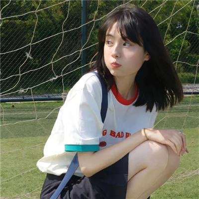 她在这里
